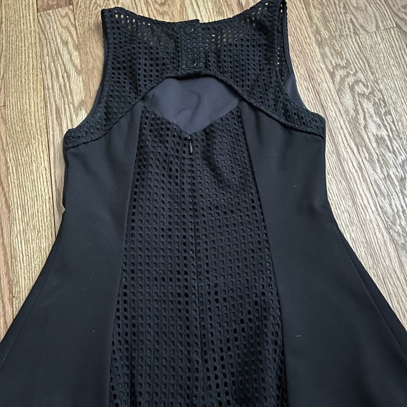 GUESS Black Sleeveless Top- size Small - Picture 9 of 10